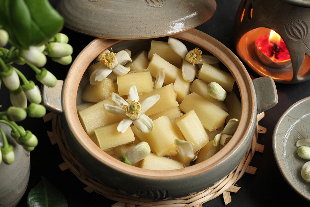 Mùa hoa Bưởi nở rộ, chị em đua nhau làm món ăn ‘chơi’ hồi thơ ấu