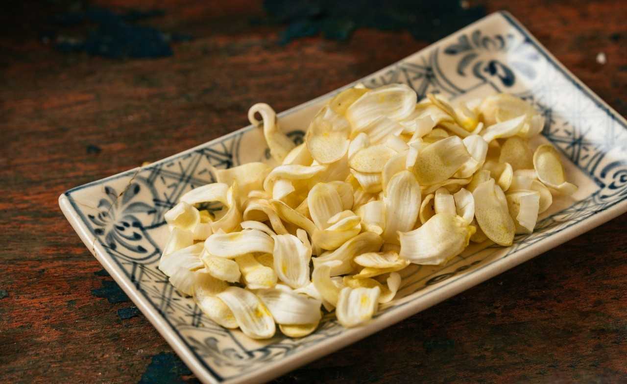 Mùa hoa Bưởi nở rộ, chị em đua nhau làm món ăn ‘chơi’ hồi thơ ấu