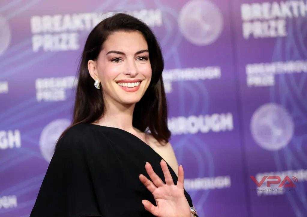 ‘Gái bốn con’ Miranda Kerr khoe sắc vóc quyến rũ bên chồng tỷ phú