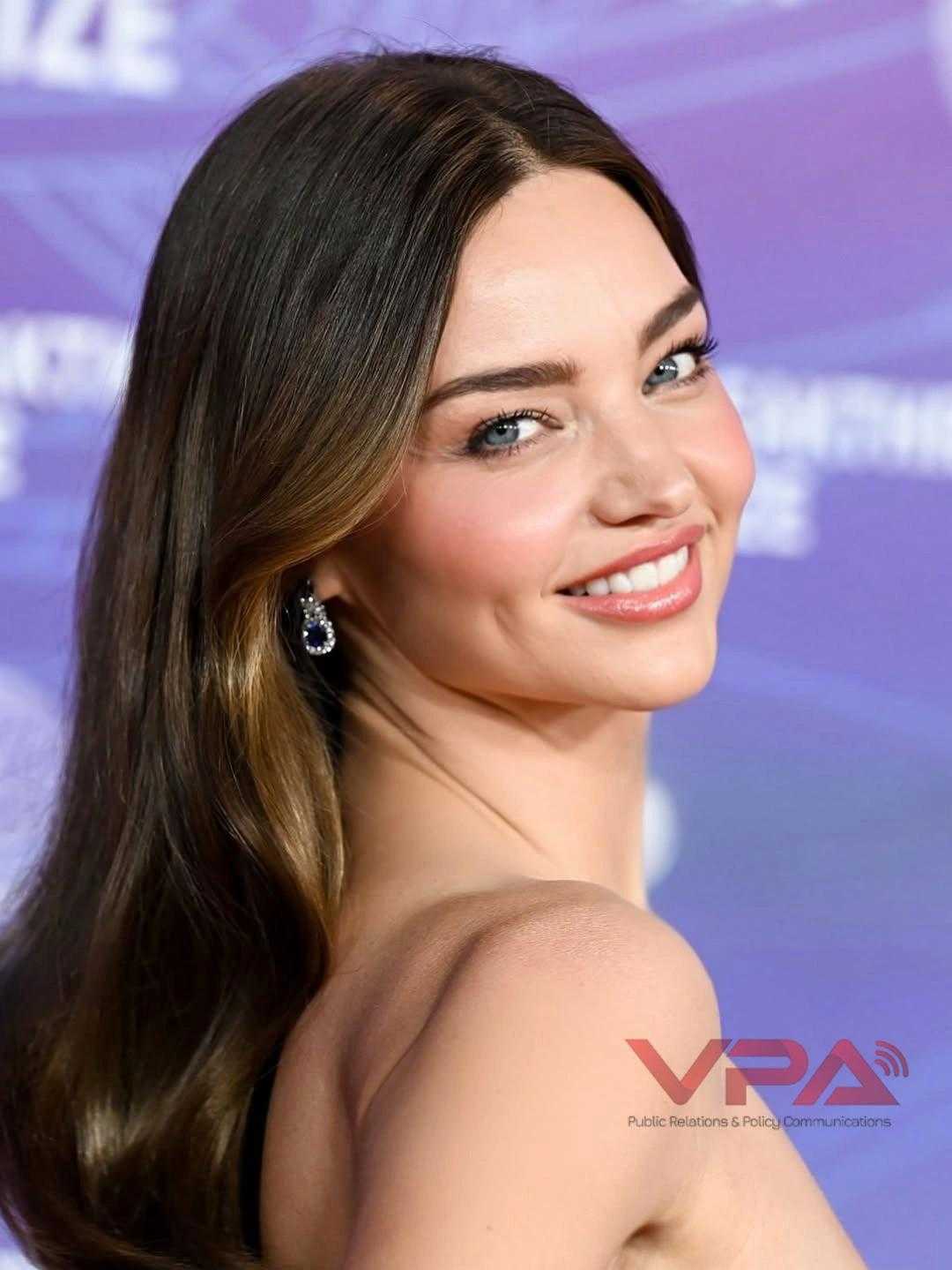 ‘Gái bốn con’ Miranda Kerr khoe sắc vóc quyến rũ bên chồng tỷ phú